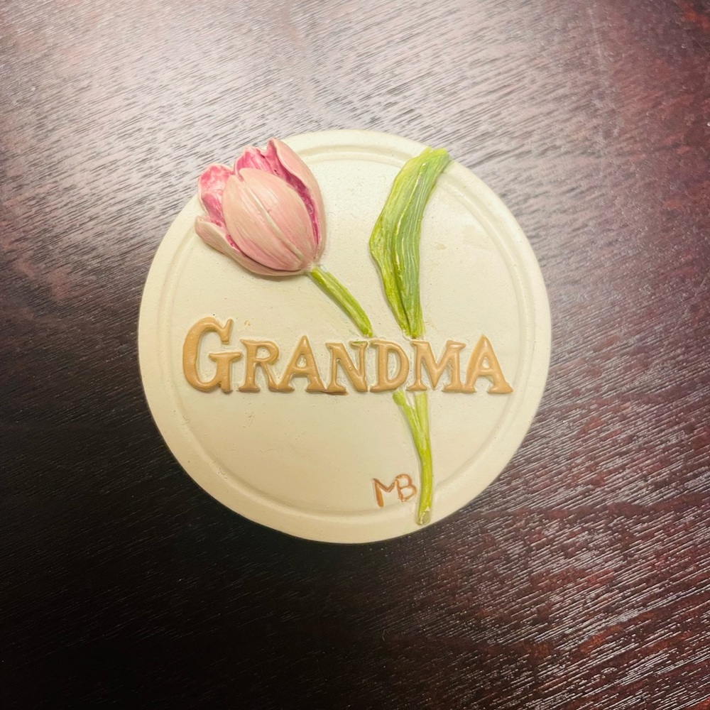 Hallmark Magnet Grandma Tulip